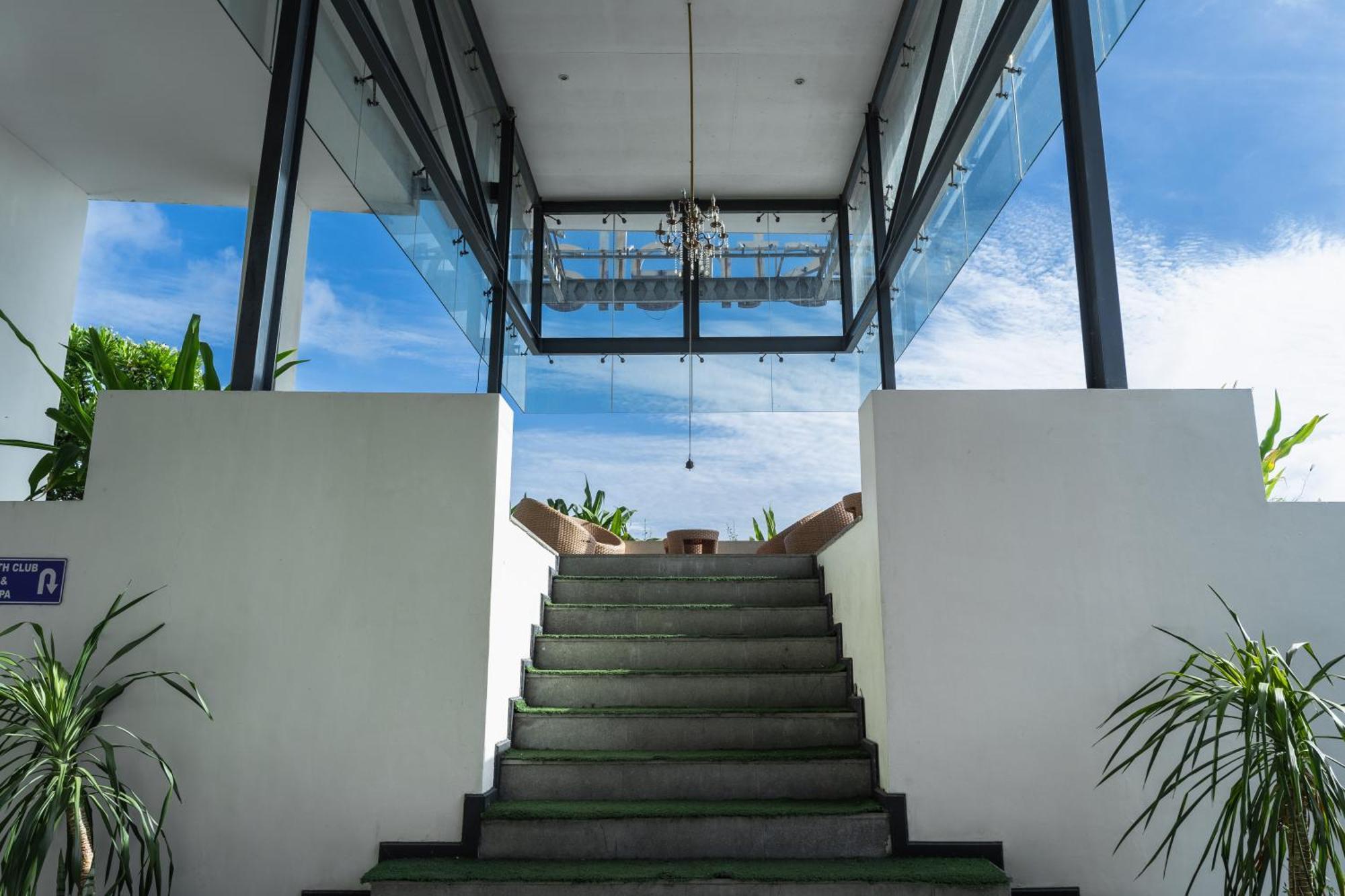 Estrella Hotel & Conference Luwuk Exterior photo